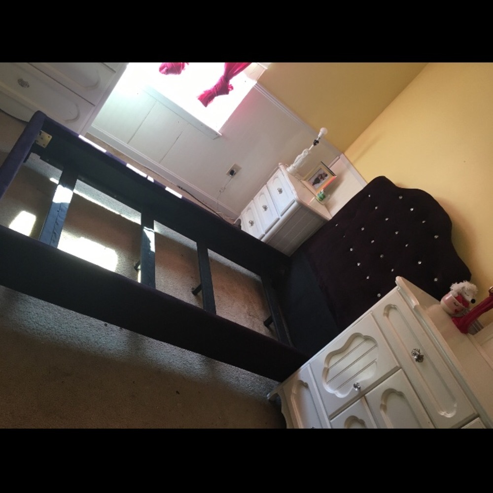 headboard - Picture 3 of 3